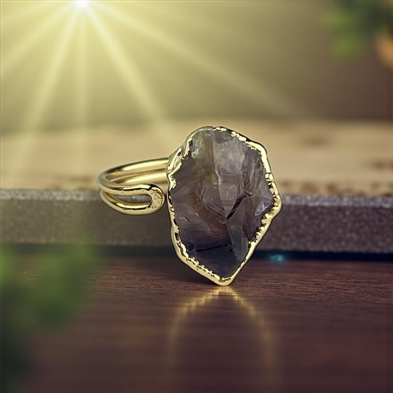 Vergoldeter Ring mit großem Roh-Rauchquarz – Handgefertigt, edel, nickelfrei & allergikerfreundlich