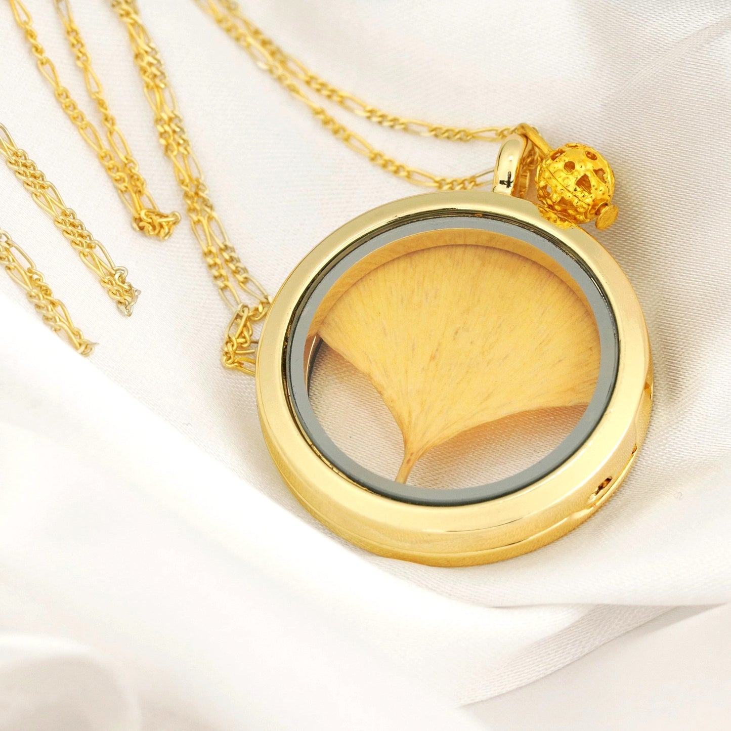 Pendentif amulette en verre de verre de ginkgo - Chaîne doré en or sterling 925 - Bijoux Nature - K925-28