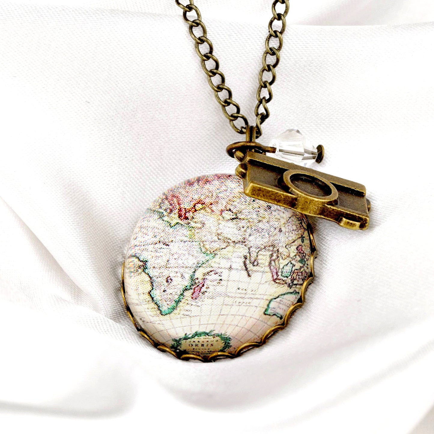 Carte du monde Globe Pendentif Chaîne Vintage Style - Globetrotter Bijoux - Vik-08