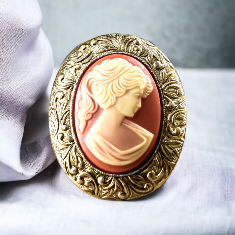 Kamee baroque dame broche dans un style vintage - orange