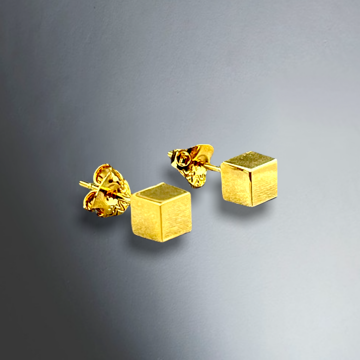 Boucles d'oreilles goujons mini cube dorées - VinoHR-94