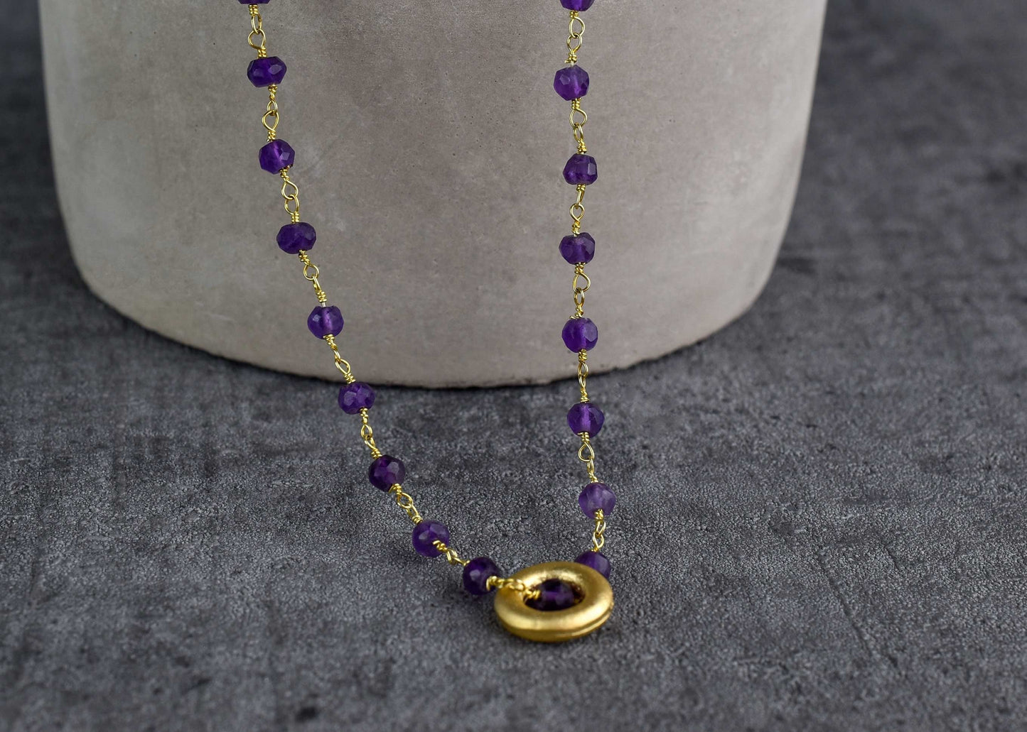 Chaîne de cercle d'or améthyste - collier de gemme de cristal violet violet violet violet - VIK-01