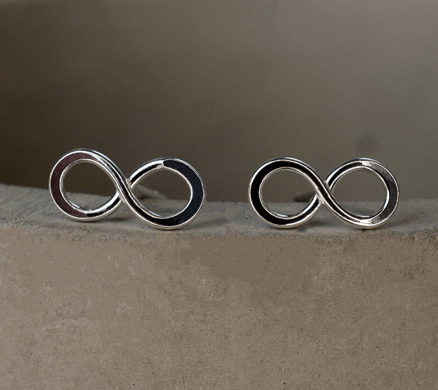 Boucles d'oreilles mini-poteaux Infinity - Bijoux minimalistes en argent sterling 925 - EAR925-110