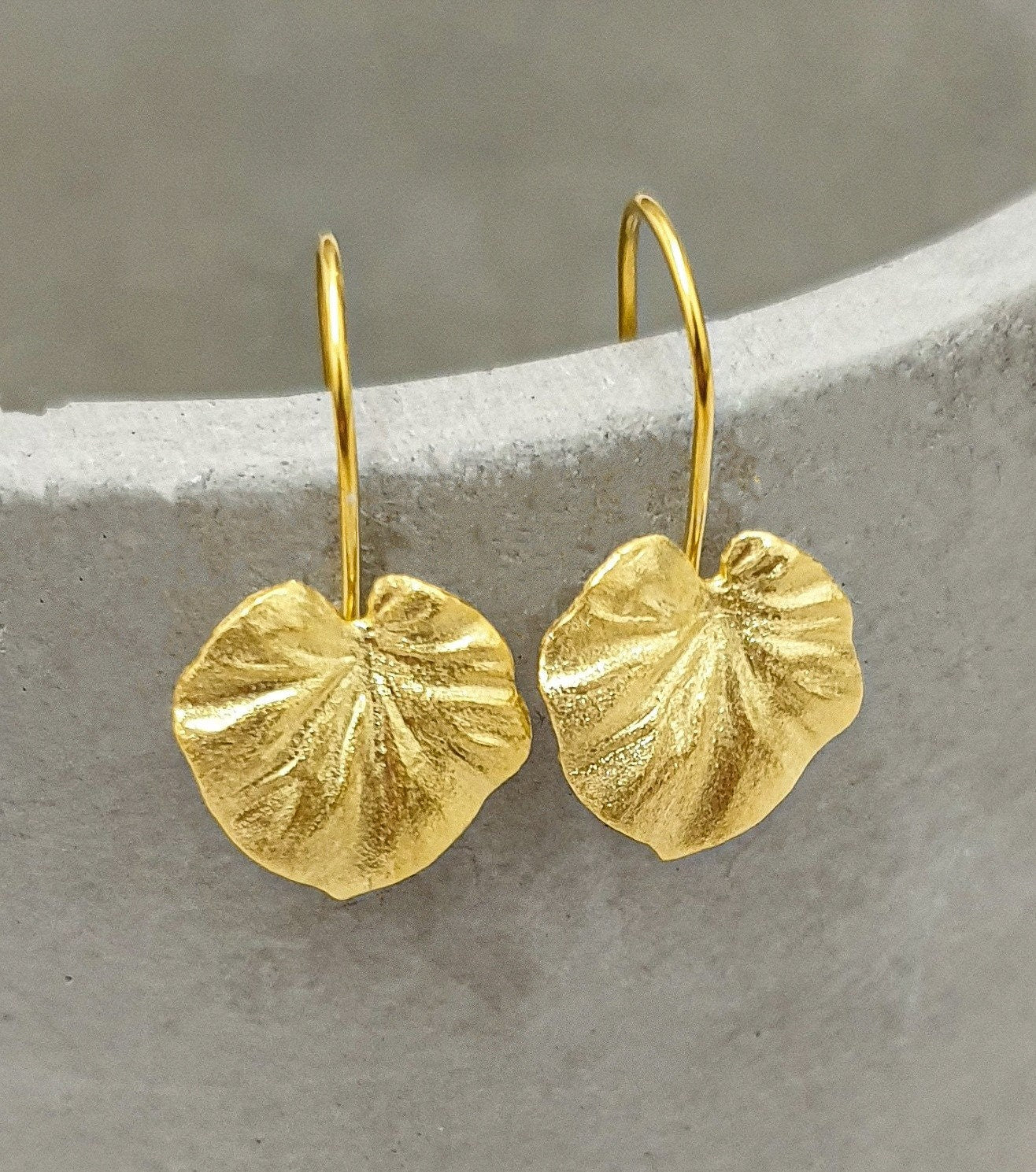 Boucles d'oreilles tropicales Boucles d'oreilles monstera dorées en or sterling 925 - EAR925-23