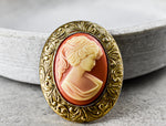 Kamee baroque dame broche dans un style vintage - orange